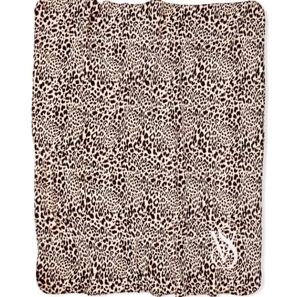 🔥LAST ONE! Victoria’s Secret Leopard Sherpa Blanket - Picture 2 of 5